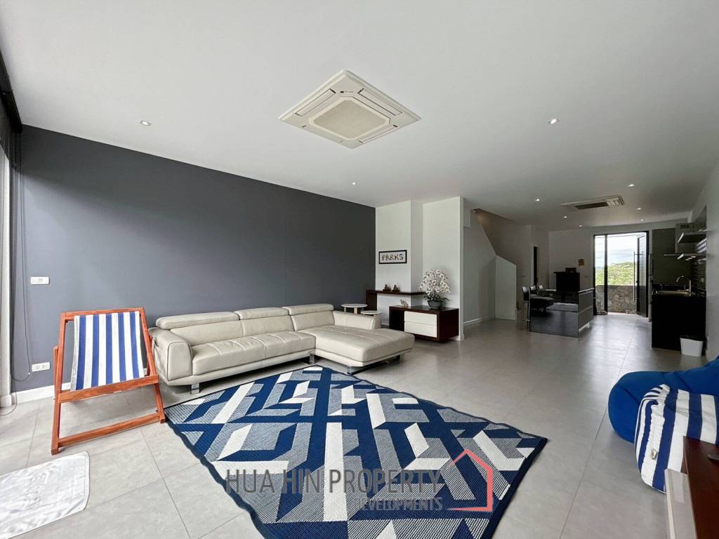 Black Mountain : 4 Story 3 Bedroom Townhouse
