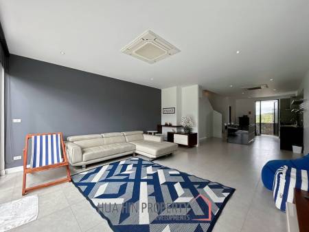 Black Mountain : 4 Story 3 Bedroom Townhouse