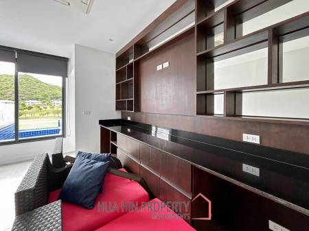 Black Mountain : 4 Story 3 Bedroom Townhouse