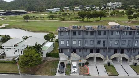 Black Mountain : 4 Story 3 Bedroom Townhouse
