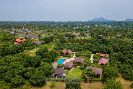 Mountain View Private Villa and Resort For Sale in Samroiyod Near Beach