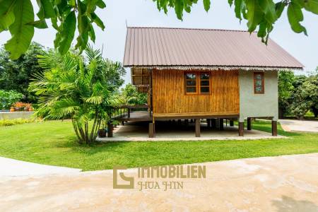 Private Villa mit Bergblick in der Nähe des Strandes mit angeschlossenem Resort in Sam Roi Yot