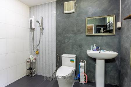 Mountain View Private Villa and Resort For Sale in Samroiyod Near Beach