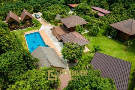 Private Villa mit Bergblick in der Nähe des Strandes mit angeschlossenem Resort in Sam Roi Yot