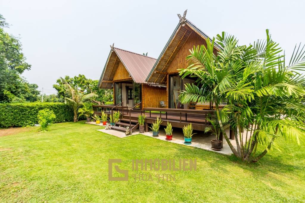 Private Villa mit Bergblick in der Nähe des Strandes mit angeschlossenem Resort in Sam Roi Yot