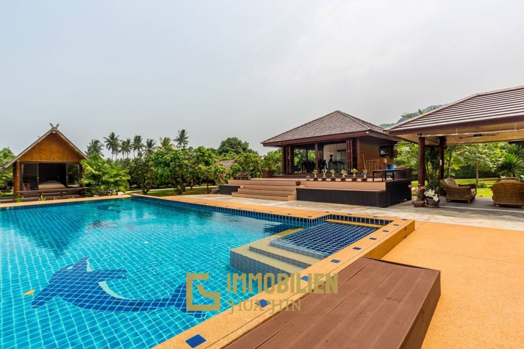 Mountain View Private Villa and Resort For Sale in Samroiyod Near Beach