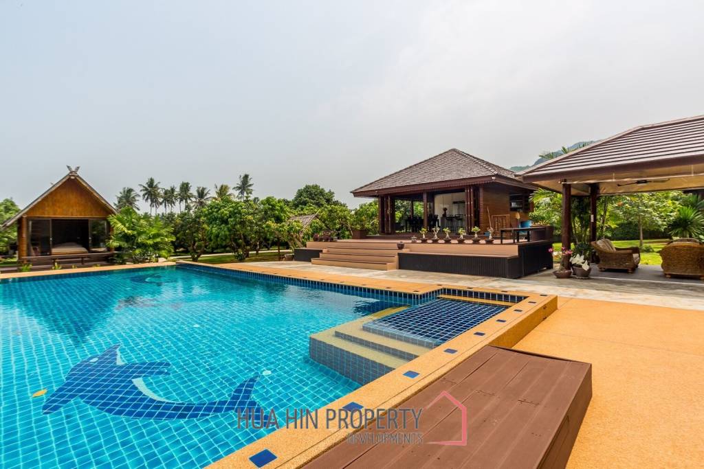 Mountain View Private Villa and Resort For Sale in Samroiyod Near Beach