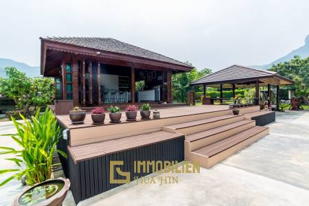 Private Villa mit Bergblick in der Nähe des Strandes mit angeschlossenem Resort in Sam Roi Yot