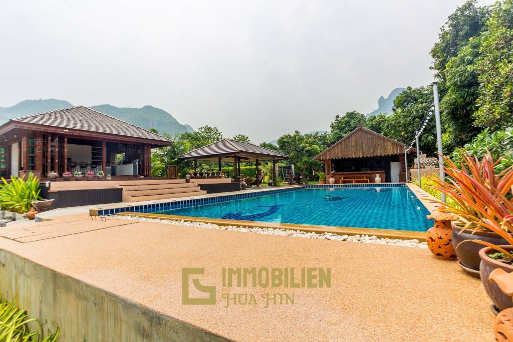 Mountain View Private Villa and Resort For Sale in Samroiyod Near Beach