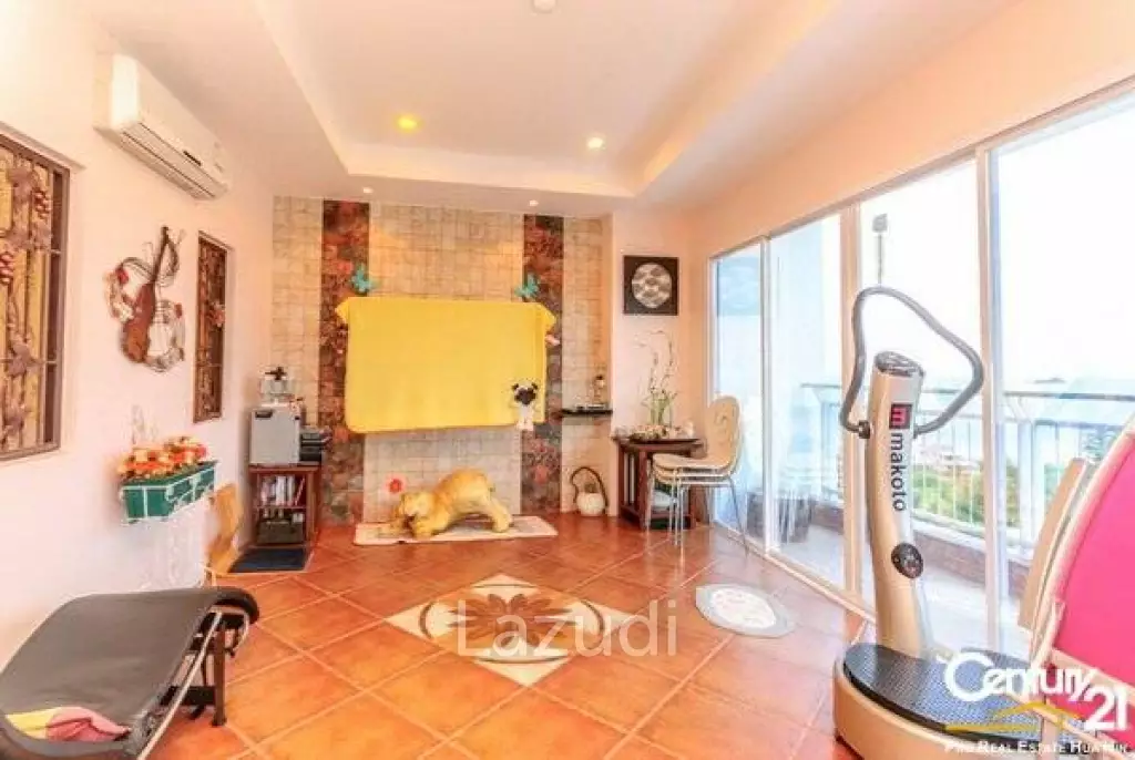 1 Bed Condo with Amazing Sea View and Mountain View