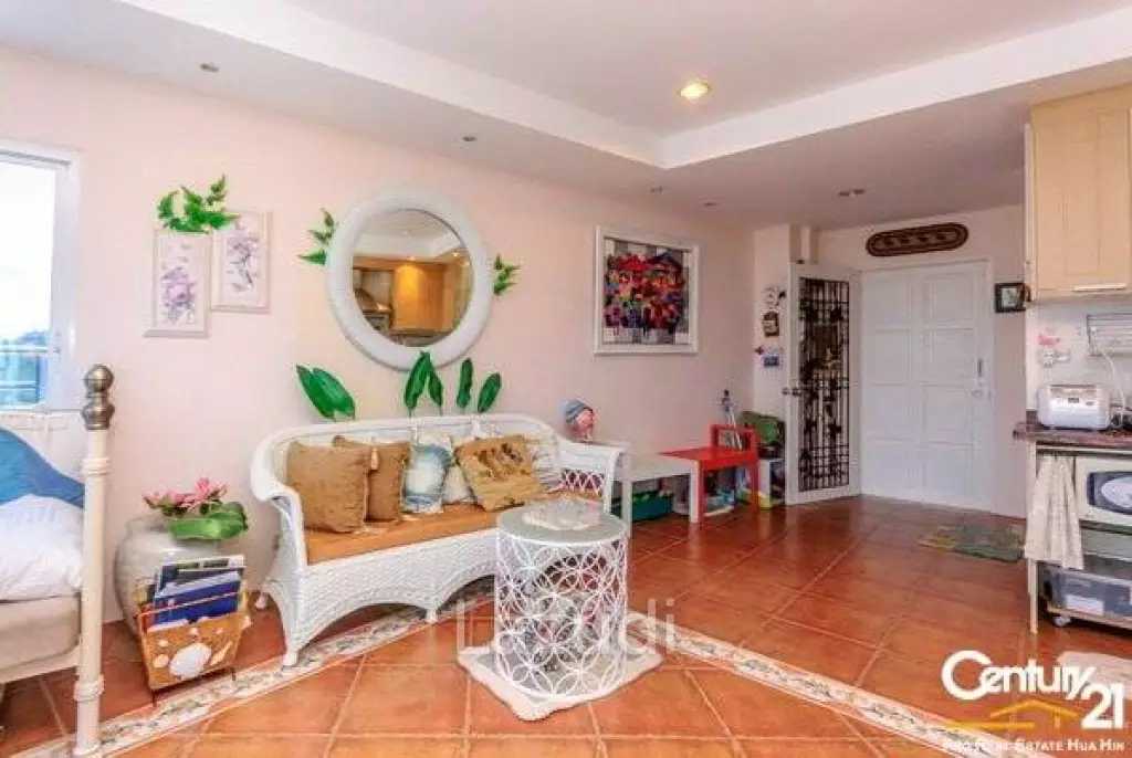 1 Bed Condo with Amazing Sea View and Mountain View