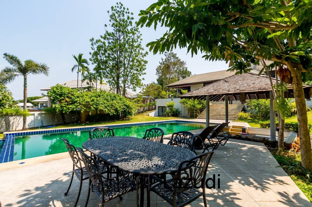 Дом 2,400 кв.м. 4 Кровать 