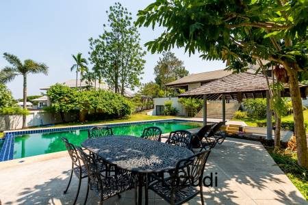 Дом 2,400 кв.м. 4 Кровать 