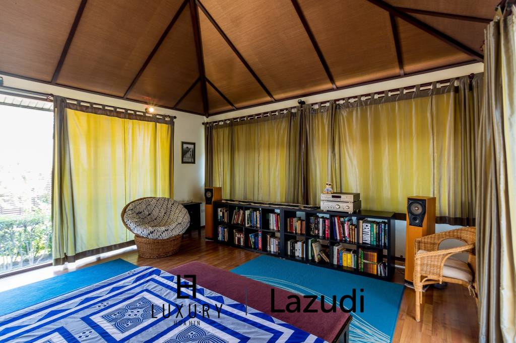 Дом 2,400 кв.м. 4 Кровать 