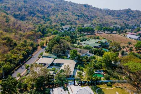 Дом 2,400 кв.м. 4 Кровать 