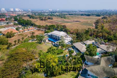 Дом 2,400 кв.м. 4 Кровать 