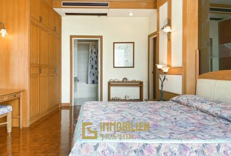 Baan Chom View : 2 Schlafzimmer-Eigentumswohnung mit Meerblick