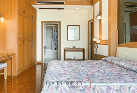 Baan Chom View : 2 Bedroom Sea View Condo