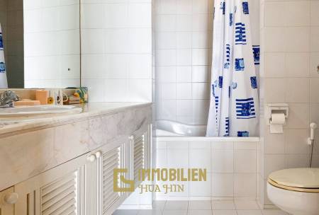 Baan Chom View : 2 Schlafzimmer-Eigentumswohnung mit Meerblick