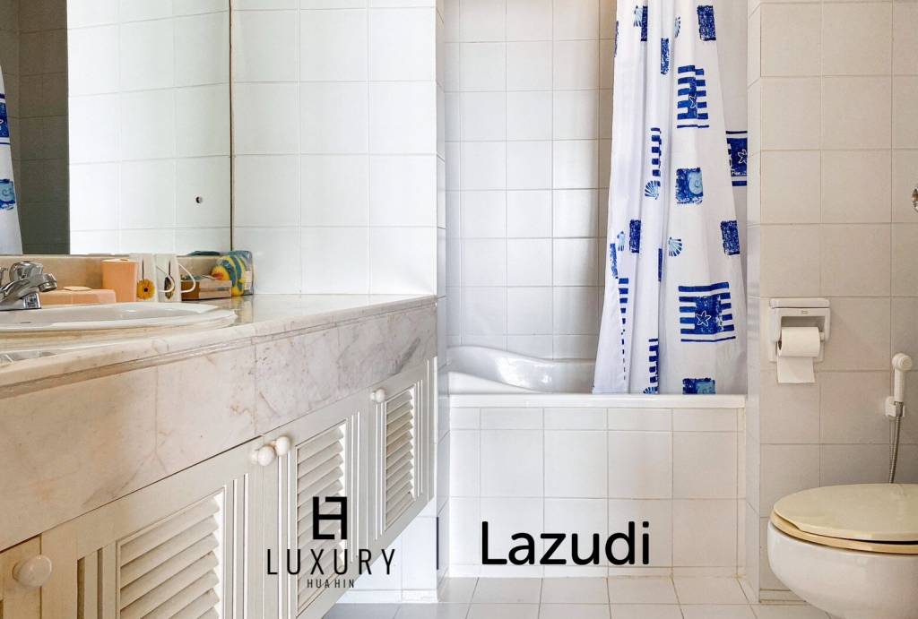 Baan Chom View : 2 Bedroom Sea View Condo