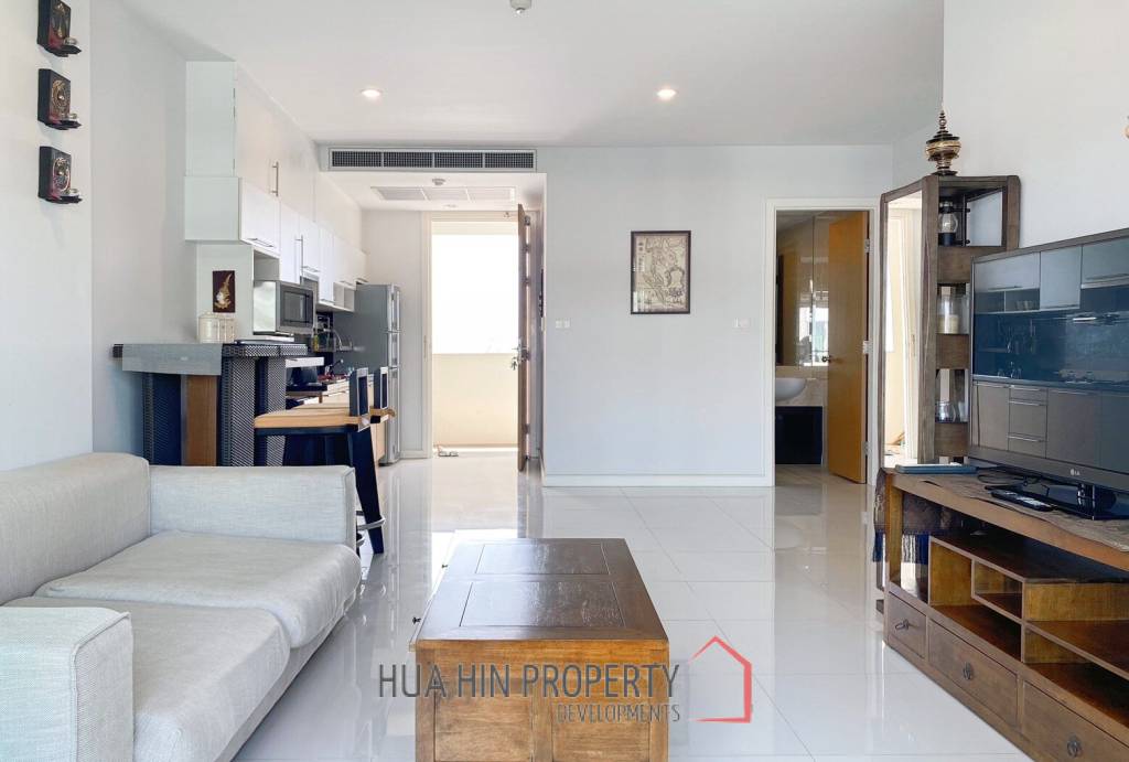 The Breeze Condo: 2 Bedroom With Pool View