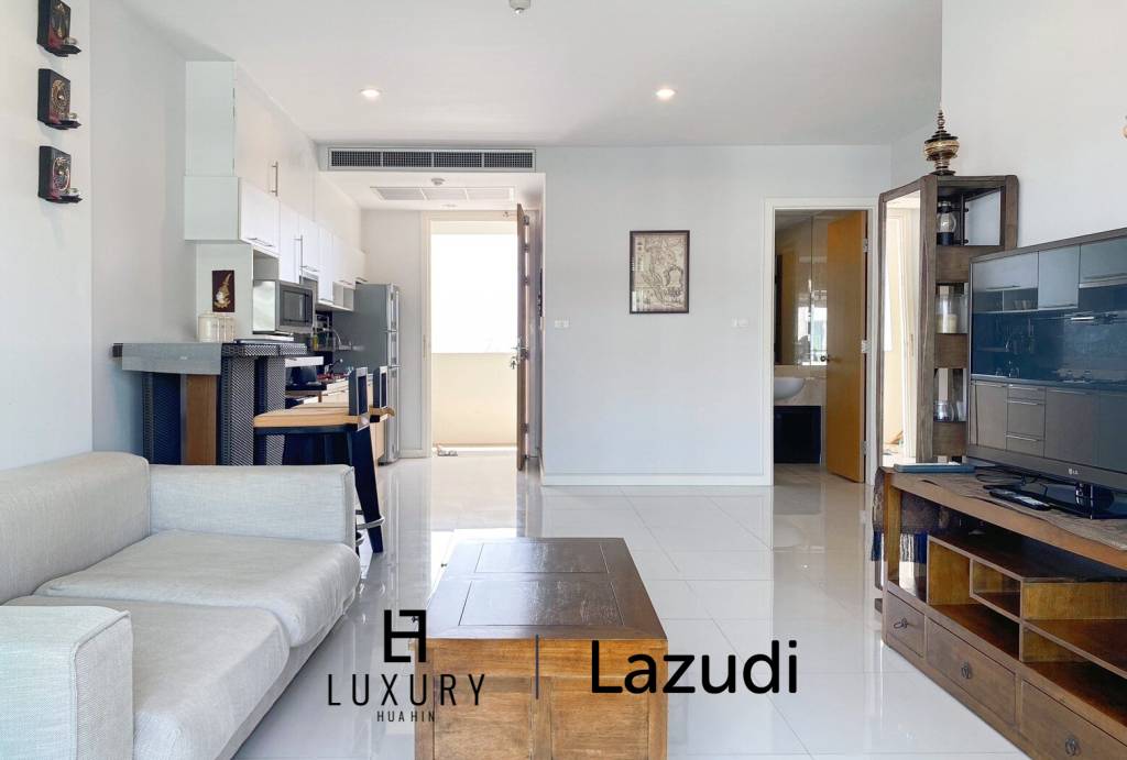 The Breeze Condo: 2 Bedroom With Pool View