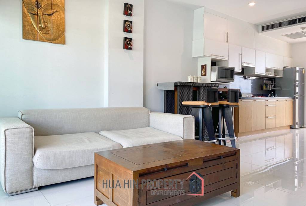 The Breeze Condo: 2 Bedroom With Pool View