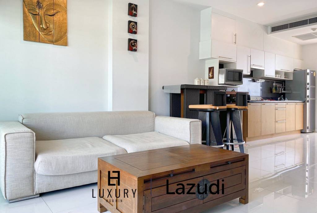 The Breeze Condo: 2 Bedroom With Pool View