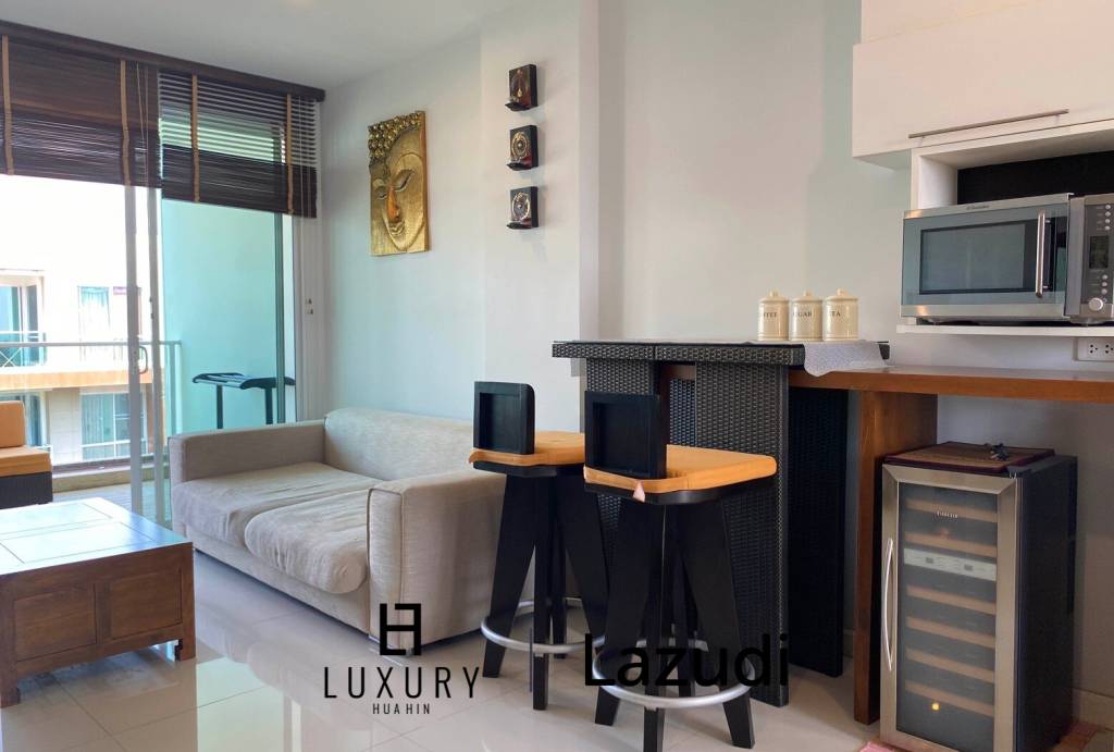 The Breeze Condo: 2 Bedroom With Pool View