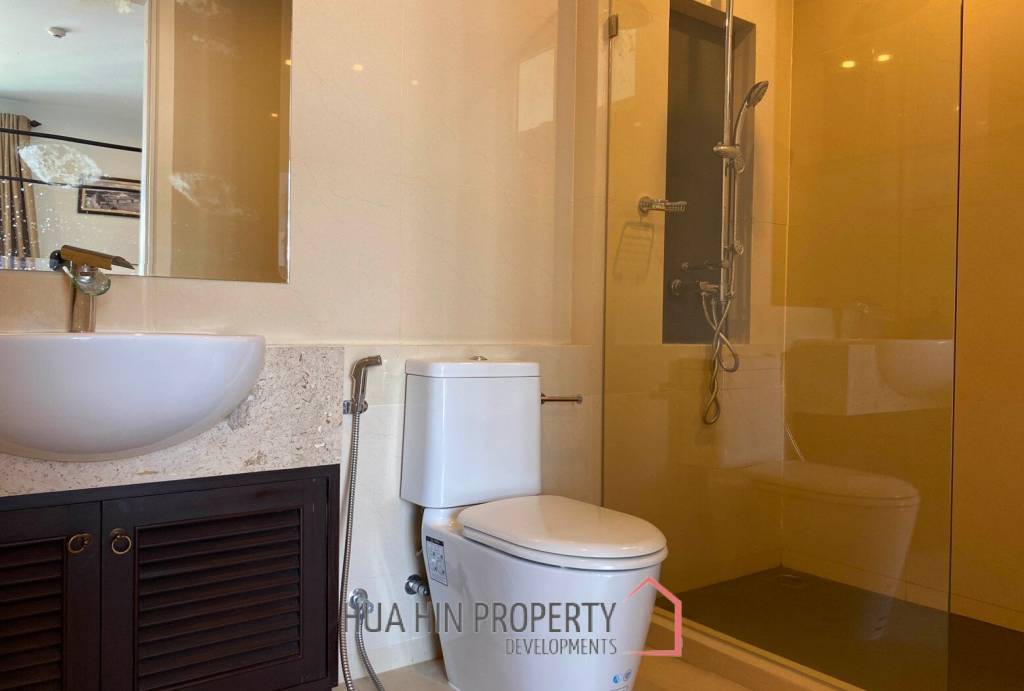 The Breeze Condo: 2 Bedroom With Pool View
