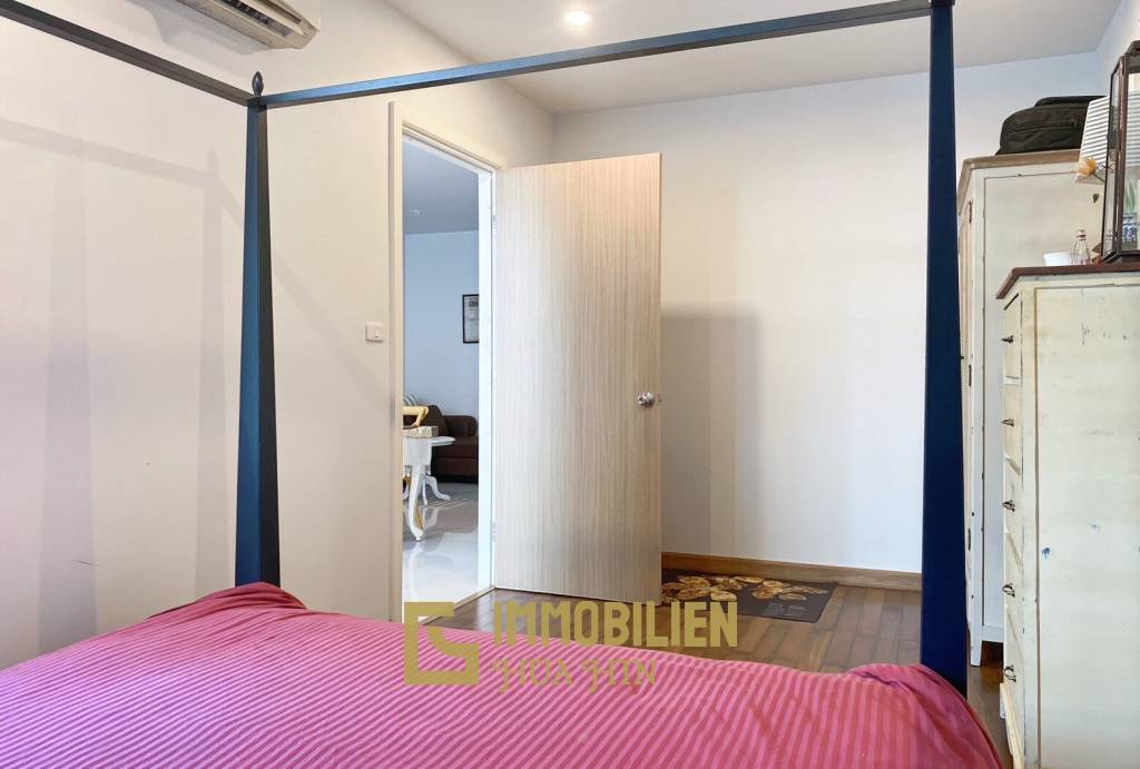 The Breeze Condo: 1 Bedroom With Pool View