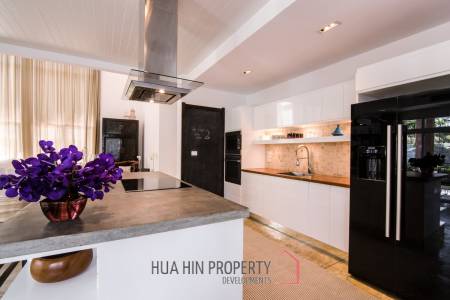 Luxurious 4 Bedroom 2 Storey Villa On Private Residence
