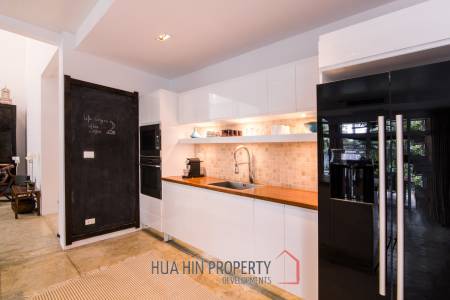 Luxurious 4 Bedroom 2 Storey Villa On Private Residence