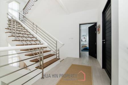 Luxurious 4 Bedroom 2 Storey Villa On Private Residence