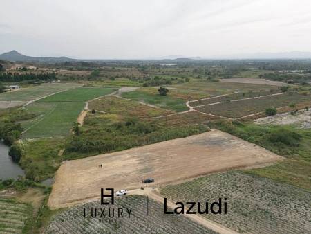 Земельные участки 6,400 кв.м. 