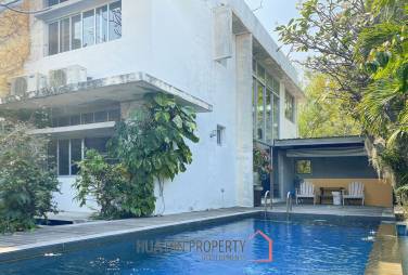 Large 4 Bedroom House With Pool Close To The Beach