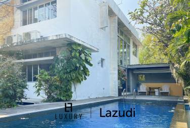 Large 4 Bedroom House With Pool Close To The Beach