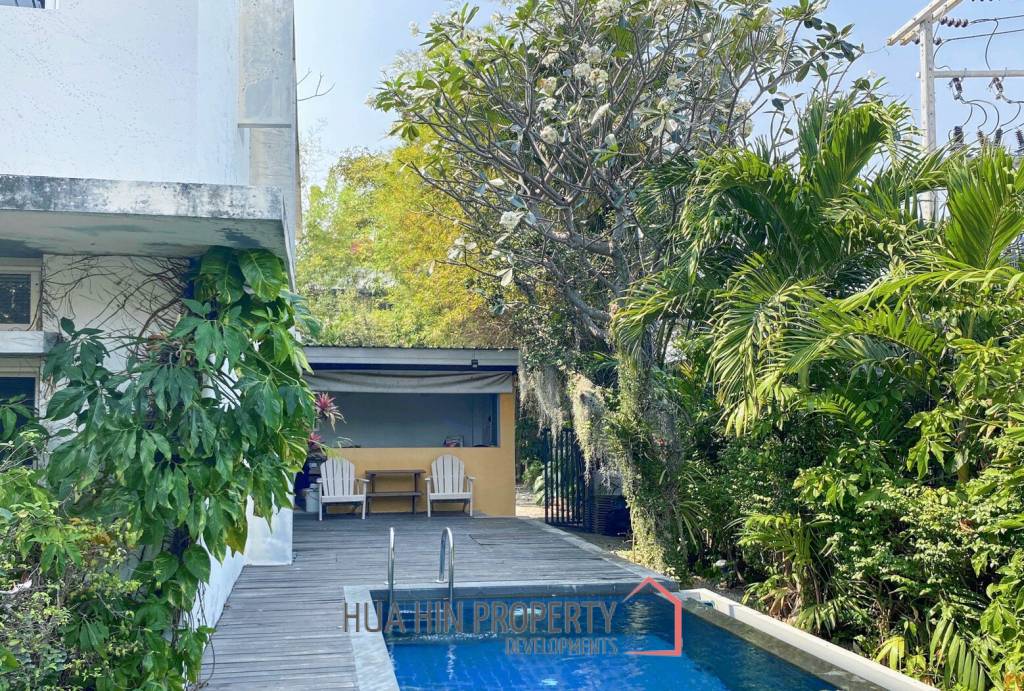 Large 4 Bedroom House With Pool Close To The Beach