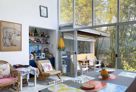 Large 4 Bedroom House With Pool Close To The Beach