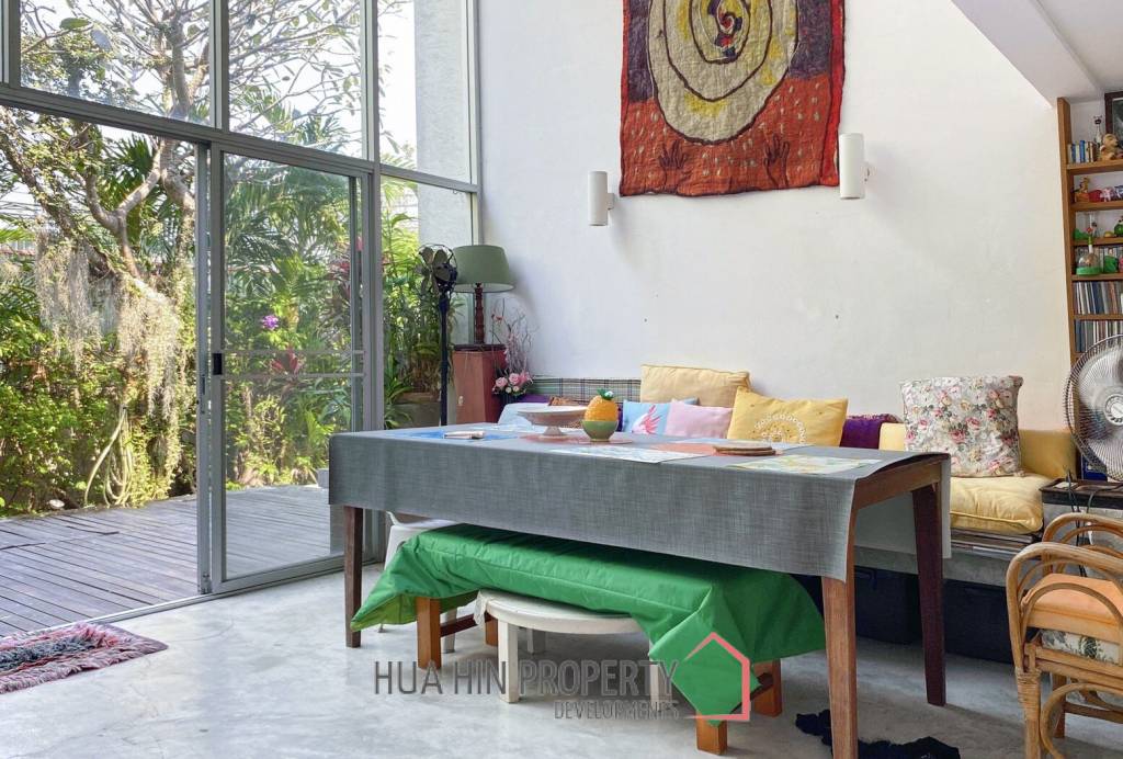 Large 4 Bedroom House With Pool Close To The Beach