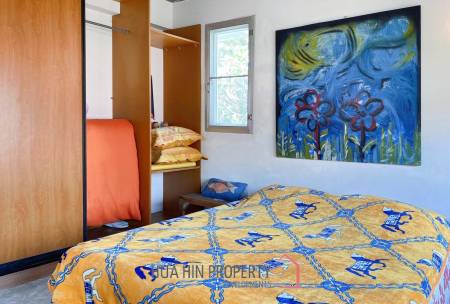 Large 4 Bedroom House With Pool Close To The Beach
