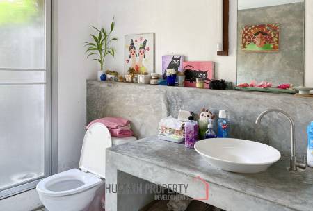 Large 4 Bedroom House With Pool Close To The Beach
