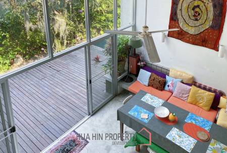Large 4 Bedroom House With Pool Close To The Beach