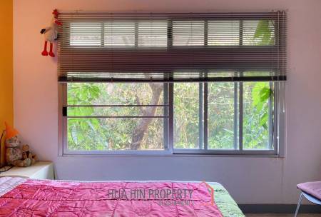 Large 4 Bedroom House With Pool Close To The Beach
