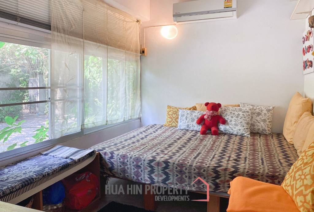 Large 4 Bedroom House With Pool Close To The Beach