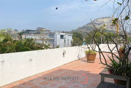 Large 4 Bedroom House With Pool Close To The Beach