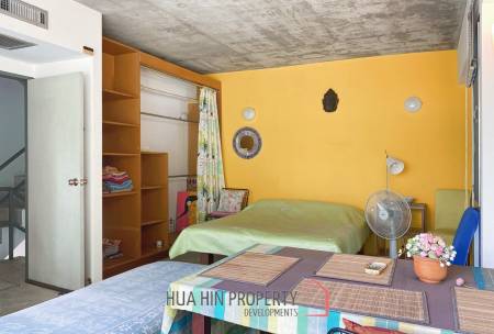Large 4 Bedroom House With Pool Close To The Beach