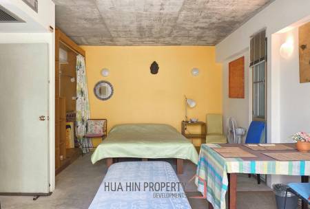 Large 4 Bedroom House With Pool Close To The Beach