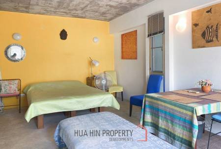 Large 4 Bedroom House With Pool Close To The Beach