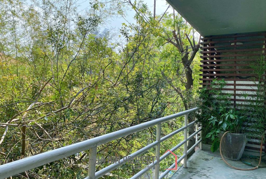 Large 4 Bedroom House With Pool Close To The Beach